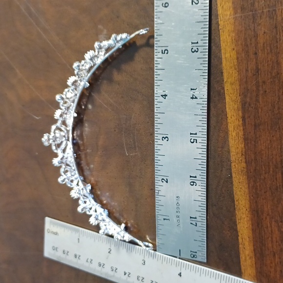 NEW. Bridal Headwear Tiera / Bride Wedding accessory 5727 - Picture 8 of 9